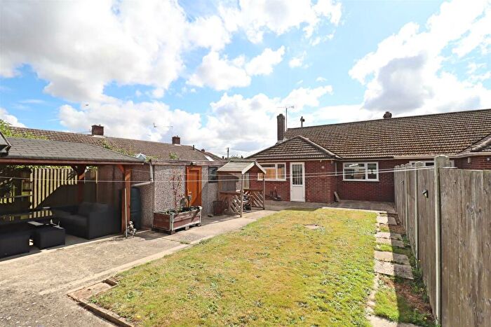 2 Bedroom Semi-Detached Bungalow For Sale In Haytor Close, Braintree, CM7