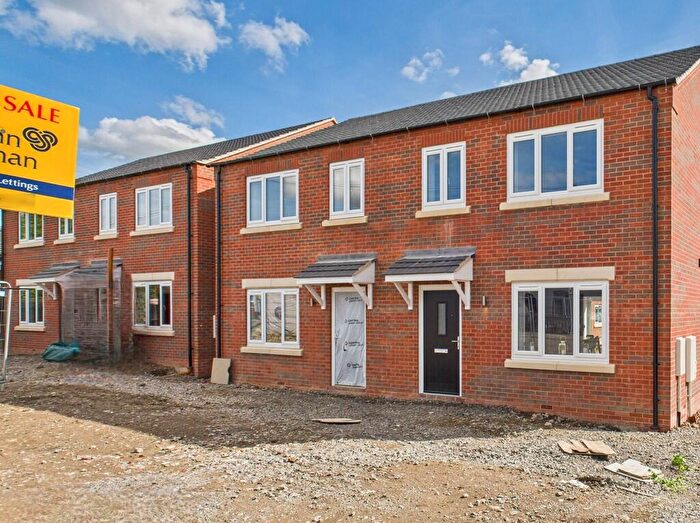 3 Bedroom Semi-Detached House For Sale In Hall Street, Church Gresley, DE11