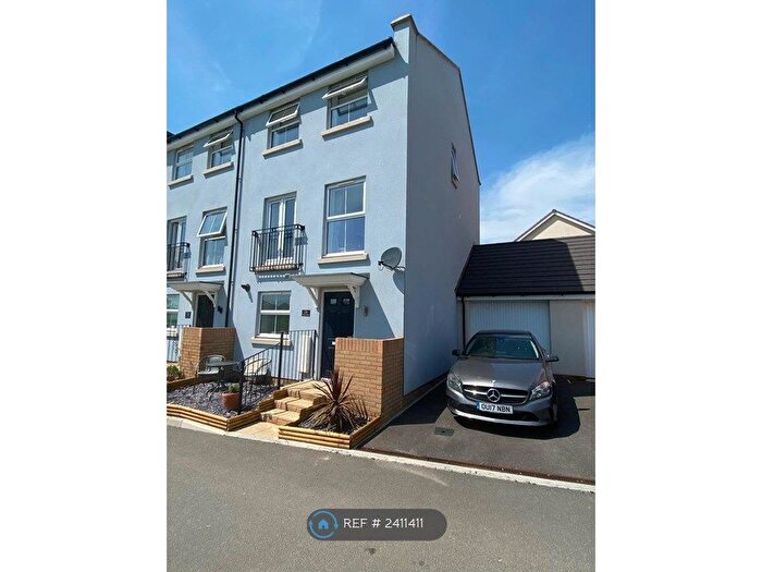 4 Bedroom Semi-Detached House To Rent In Calves Garden, Patchway, Bristol, BS34