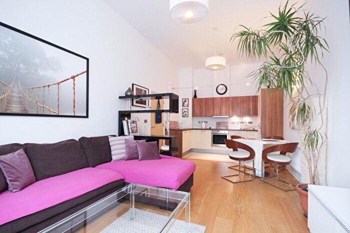 1 Bedroom Flat To Rent In Anthony Court, Larden Road, Acton, London, W3