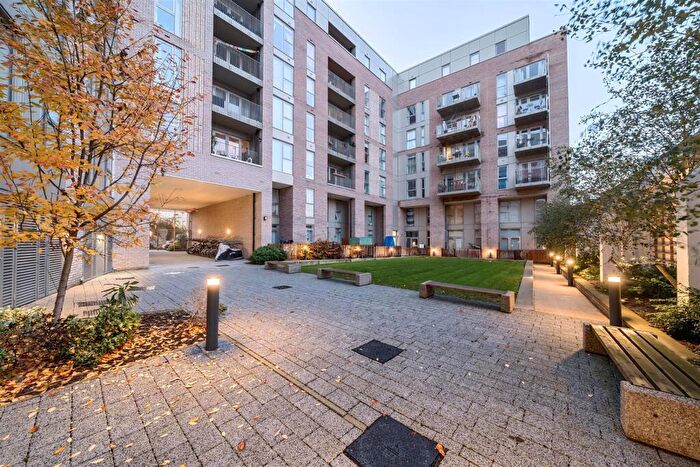 2 Bedroom Flat To Rent In Goodwood Road, London, SE14