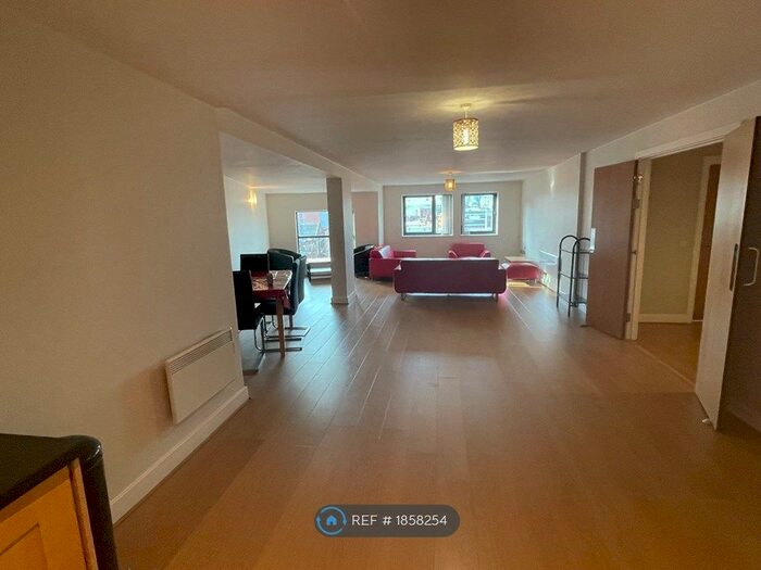 2 Bedroom Flat To Rent In Abacus Building, Birmingham, B12