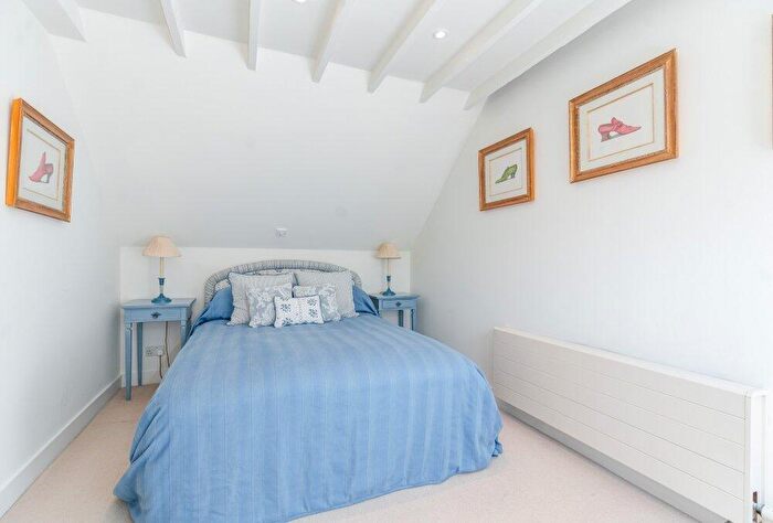 1 Bedroom Flat To Rent In Hedgerley Lane, Gerrards Cross, Buckinghamshire, SL9