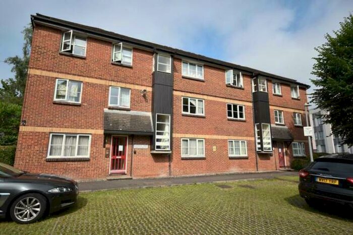 1 Bedroom Apartment To Rent In Gleneagles Court, Muirfield Close, RG1