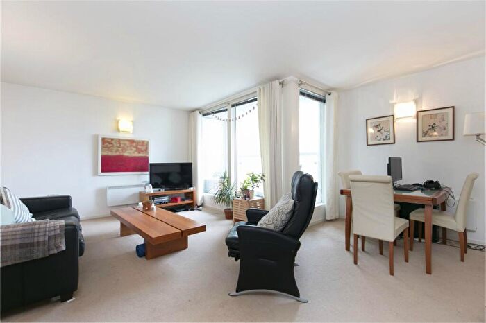 2 Bedroom Apartment To Rent In Blackwall Way, London, E14