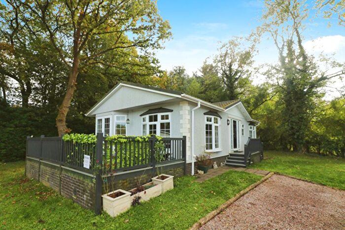 2 Bedroom Park Home For Sale In Burnham Green Road, Welwyn, AL6