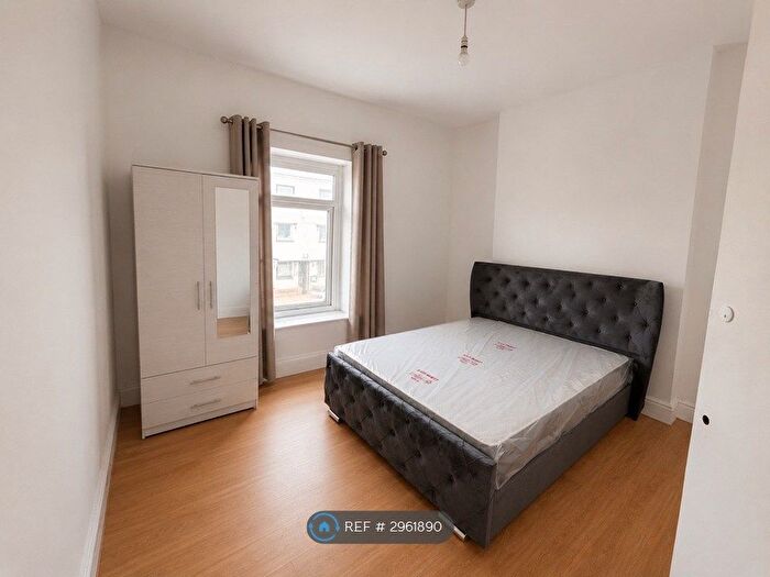 4 Bedroom Semi Detached House To Rent In Moira Place, Cardiff, CF24