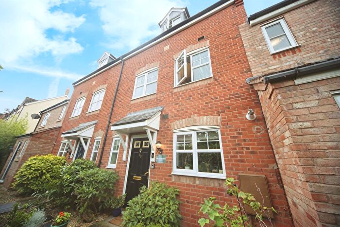 4 Bedroom Terraced House For Sale In Wordsworth Avenue, Stratford-Upon-Avon, CV37