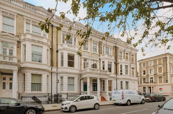 2 Bedroom Flat To Rent In Barons Court, Barons Court, London, W14