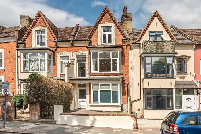 2 Bedroom Flat For Sale In Wellington Gardens, Charlton, SE7
