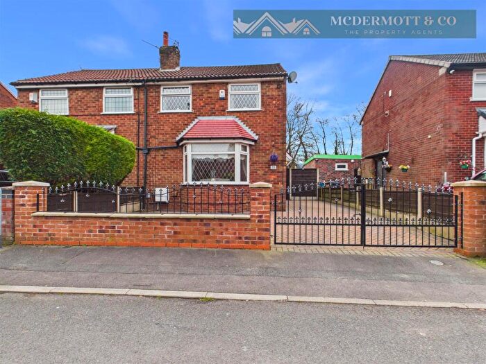 3 Bedroom Semi Detached House For Sale In Verdure Close, Failsworth, Manchester, M35