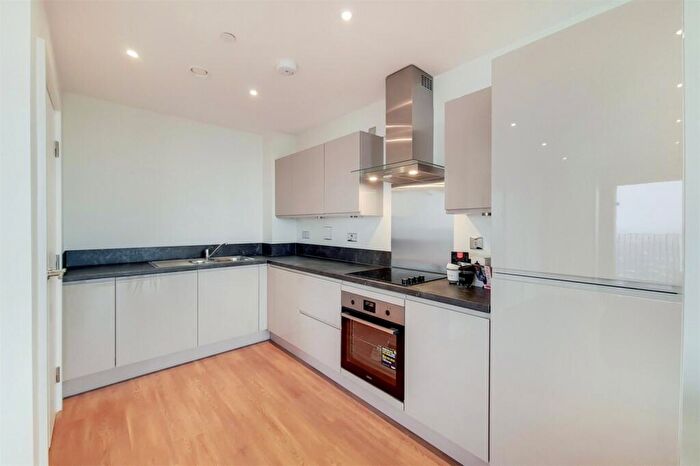 2 Bedroom Apartment To Rent In Green Street, London, NW10
