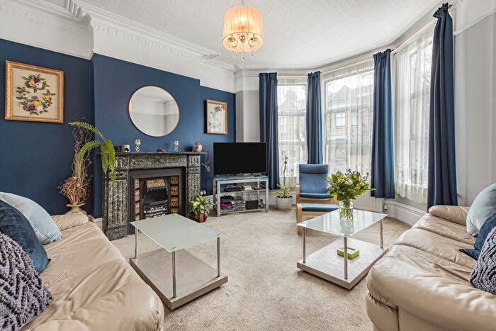 7 Bedroom Terraced House For Sale In Thistlewaite Road, Clapton, E5
