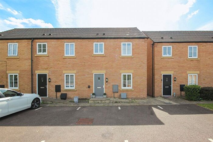 3 Bedroom End Terrace House For Sale In Turnpike Gardens, Bedford, Bedfordshire, MK42