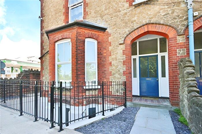 2 Bedroom Flat To Rent In Woodbridge Road, Guildford, Surrey, GU1