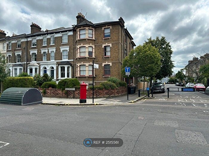 3 Bedroom Flat To Rent In Queens Drive, London, N4