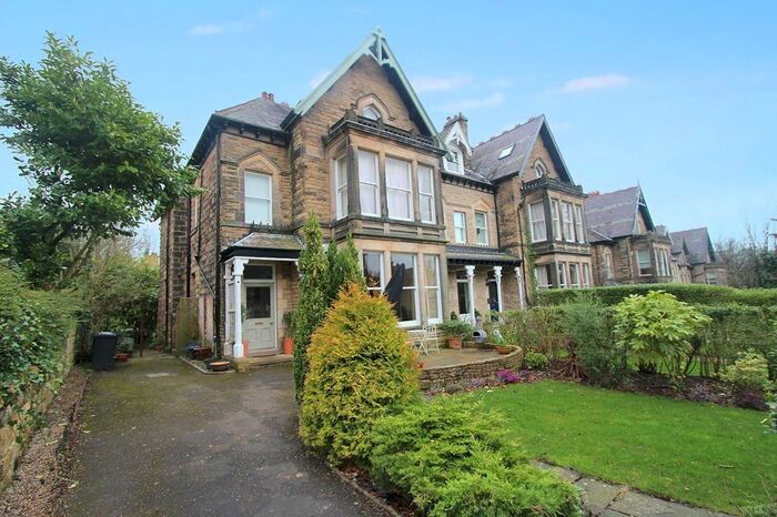 3 Bedroom Flat To Rent In Queens Road, Harrogate, North Yorkshire, Uk, HG2