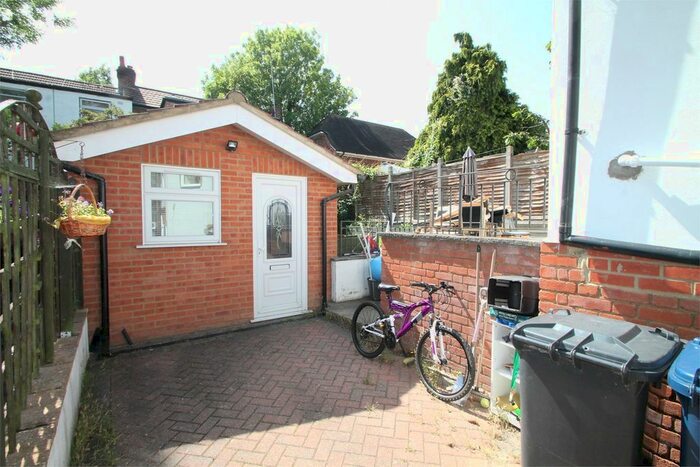 Studio To Rent In Woodleigh Avenue, North Finchley, N12