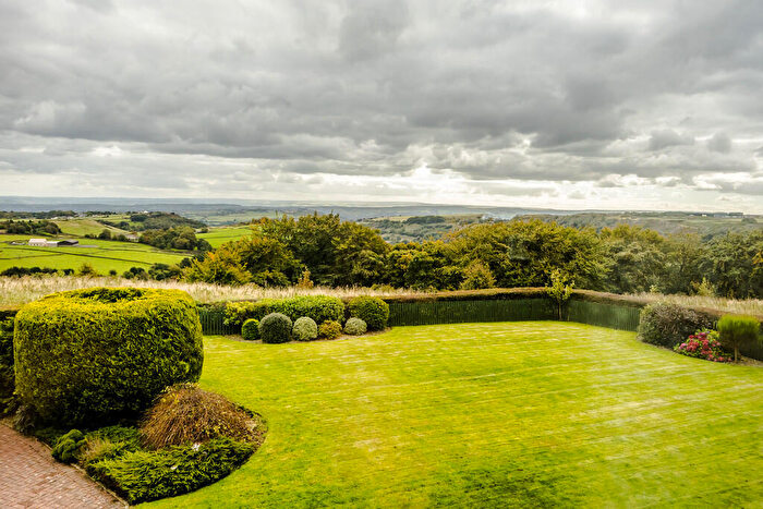 6 Bedroom Detached House For Sale In Jonscroft, Queensbury, BD13