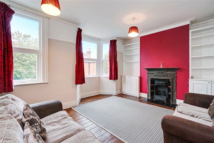 3 Bedroom Flat To Rent In Atheldene Road, London, SW18