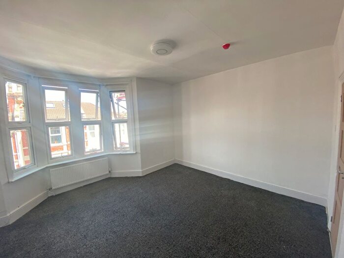 4 Bedroom Semi-Detached House To Rent In Ashgrove Road, Bristol, BS7
