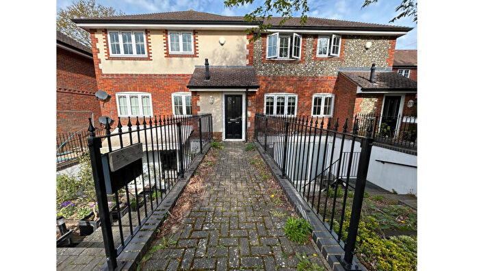 2 Bedroom Flat For Sale In Paddock Gate (known As Paddock Gate) And Parking Space, North Street, Windsor, Berkshire, SL4