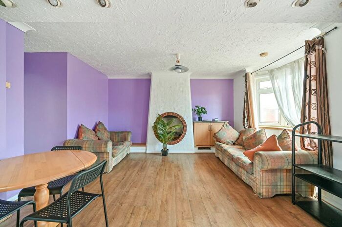 4 Bedroom Detached House To Rent In Gloucester Road, Feltham, TW13