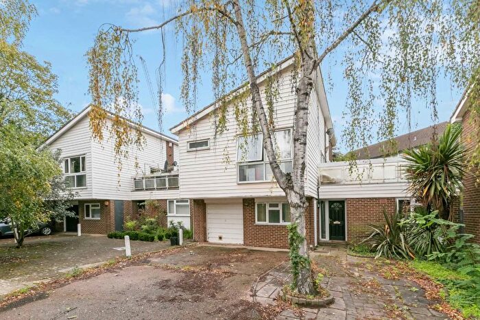 3 Bedroom Flat To Rent In Clarence Avenue, Clapham South, SW4