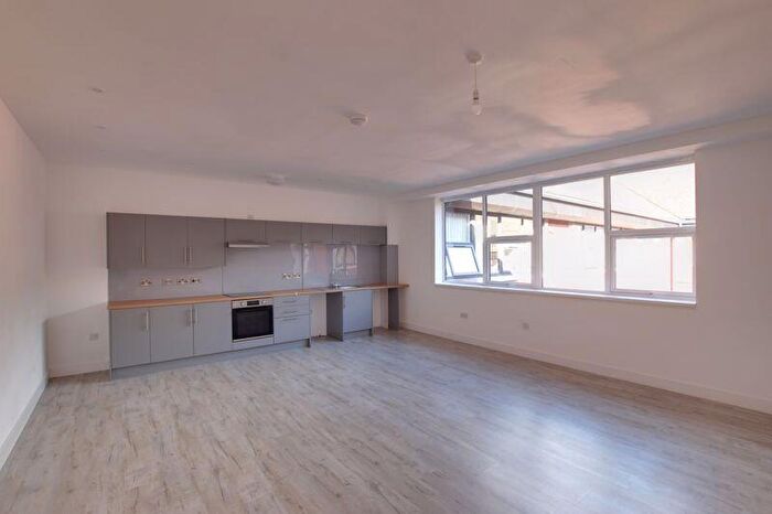 2 Bedroom Flat To Rent In Windsor Road, Trowbridge, BA14