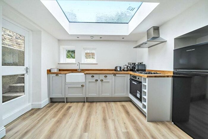 3 Bedroom Maisonette To Rent In Iffley Road, London, W6
