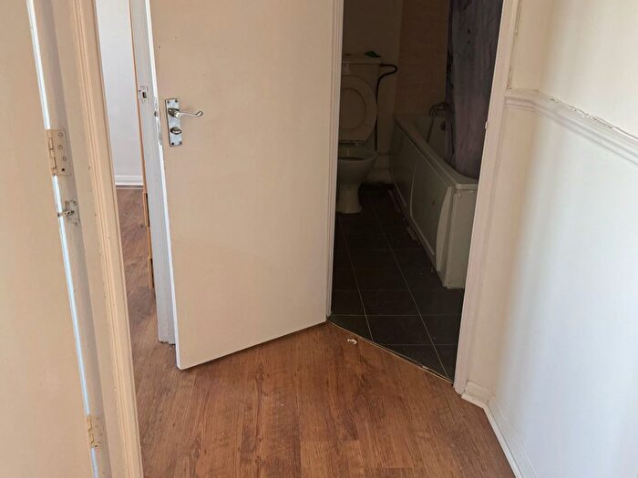 2 Bedroom Flat To Rent In Express Drive, Ilford, IG3