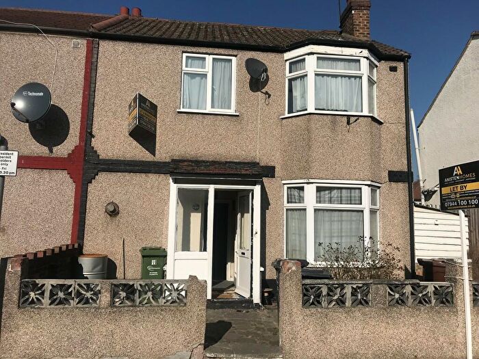 3 Bedroom End Of Terrace House To Rent In Heath Road Chadwell Heath, RM6