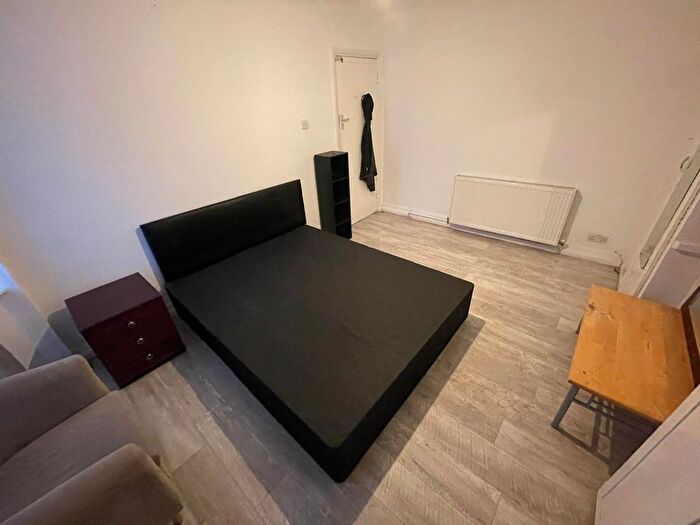 1 Bedroom Flat To Rent In Cranbrook Road, Ilford, IG2