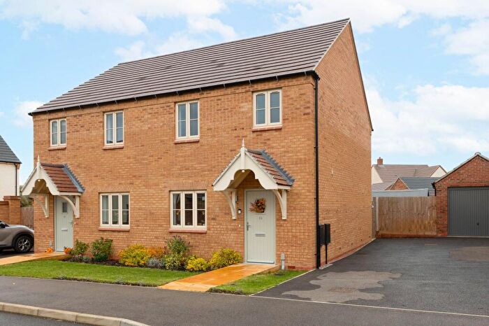 3 Bedroom Semi Detached House For Sale In Edinburgh Grove, Clifton, SG17