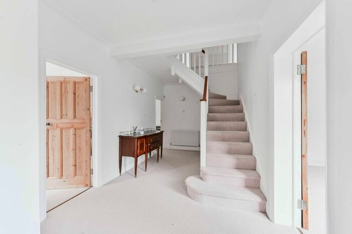 6 Bedroom Detached House For Sale In The Drive, Bounds Green, London, N11