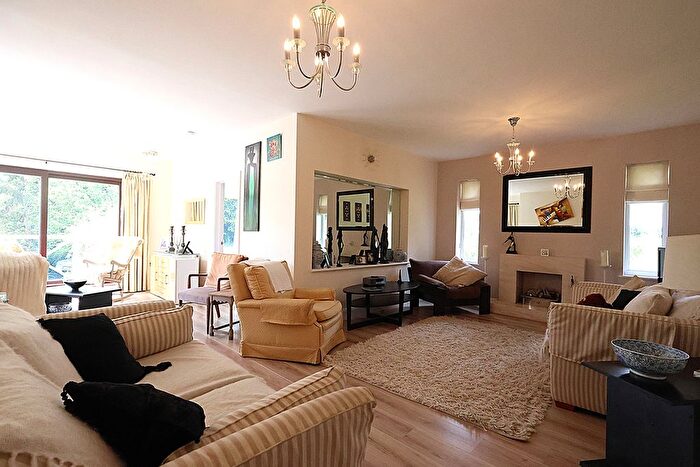 3 Bedroom Detached Bungalow For Sale In Toms Lane, Kings Langley, Hertfordshire, WD4