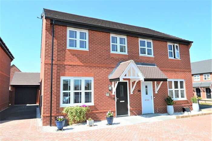 3 Bedroom Semi-detached House For Sale In Handel Grove, Aylesbury, HP21