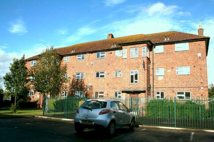 1 Bedroom Flat To Rent In Kings Lynn Drive, Romford, RM3