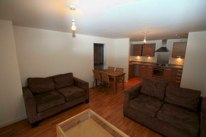 2 Bedroom Flat To Rent In Bouverie Court, Leeds, West Yorkshire, Uk, LS9