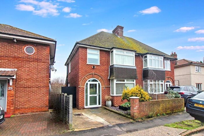 3 Bedroom Semi Detached House For Sale In Grecian Street, Aylesbury, HP20