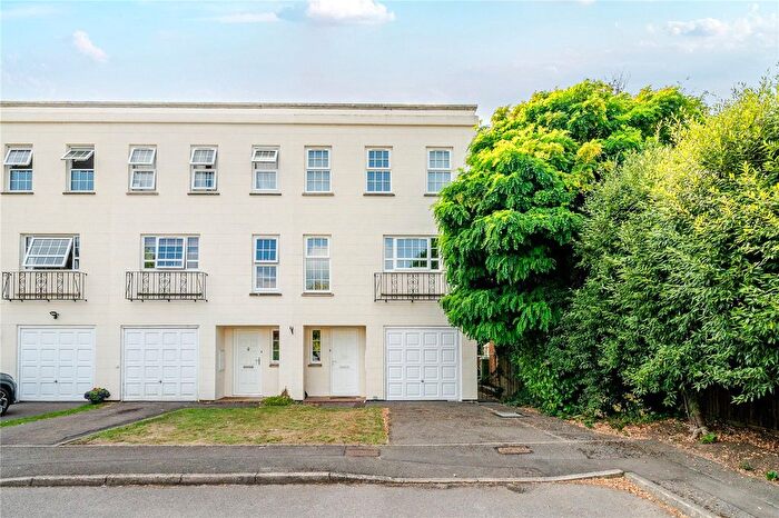 3 Bedroom Town House For Sale In Keynshambury Road, Cheltenham, GL52