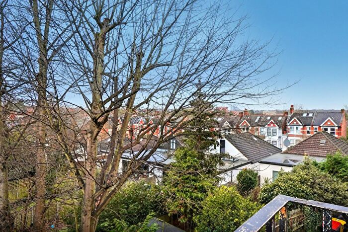 2 Bedroom Flat To Rent In Colney Hatch Lane, London, N10
