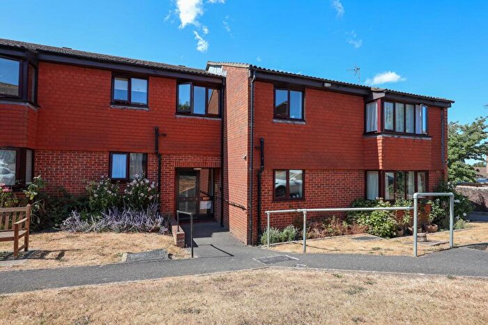 2 Bedroom Flat For Sale In Tudor Gardens, Burgess Hill, RH15