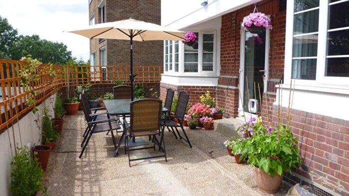 2 Bedroom Flat To Rent In Aylmer Road East Finchley, N2