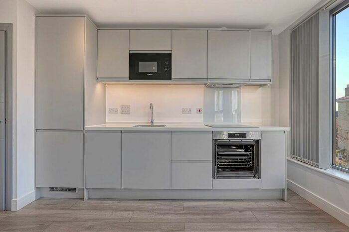 1 Bedroom Flat To Rent In Carlton House, New London Road, Essex., CM2