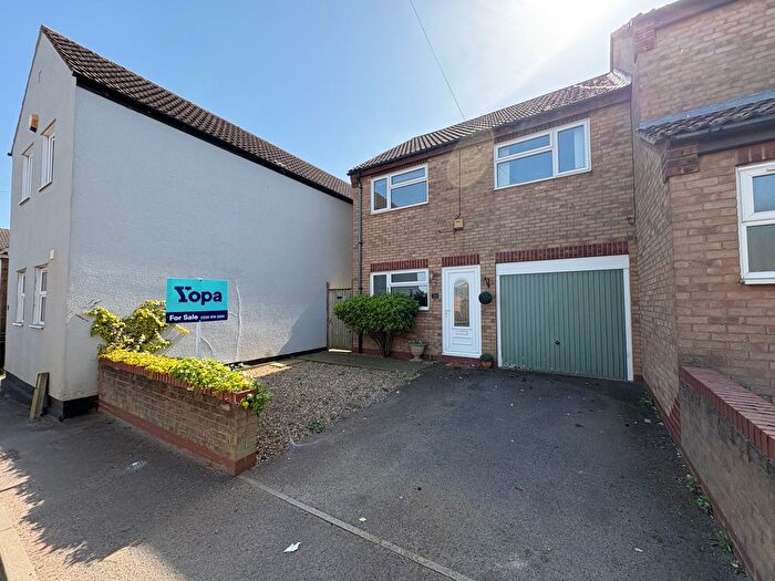 3 Bedroom Semi Detached House For Sale In Main Street, Peterborough, PE7