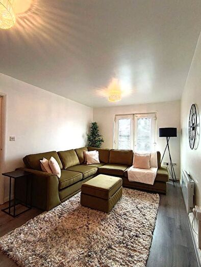 2 Bedroom Flat To Rent In Moorhead Close, Cardiff, CF24