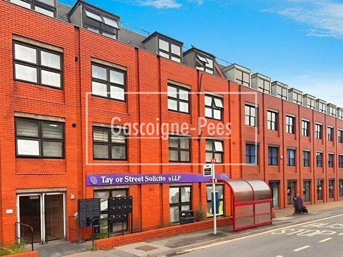 2 Bedroom Flat To Rent In Victoria Road, Aldershot, GU11