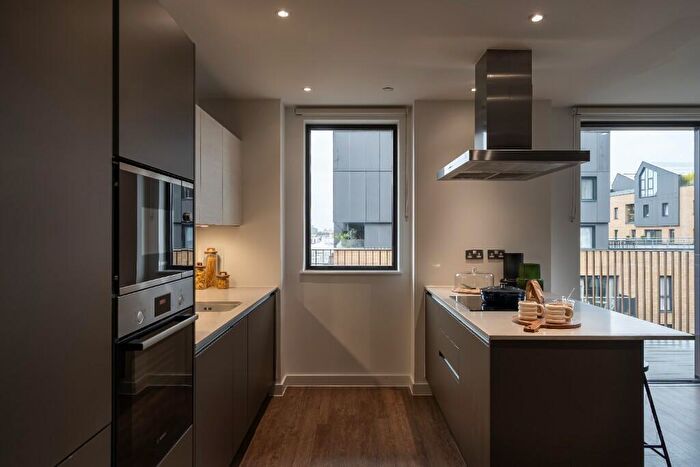 3 Bedroom Flat To Rent In Flat, Vanguard Way London, E17