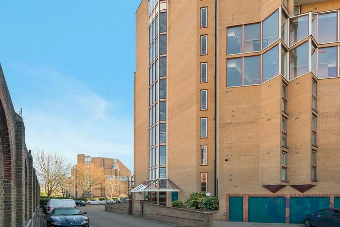 1 Bedroom Apartment To Rent In Leeward Court, Asher Way, Quay, Wapping, E1W